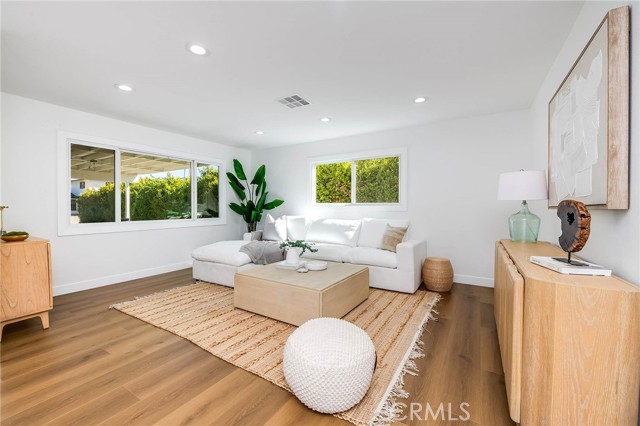 Detail Gallery Image 8 of 33 For 24224 Welby, West Hills,  CA 91307 - 4 Beds | 3 Baths