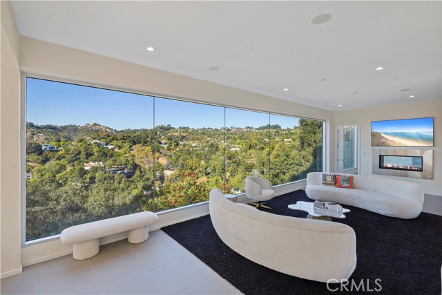 Detail Gallery Image 2 of 46 For 9716 Oak Pass Rd, Beverly Hills,  CA 90210 - 6 Beds | 3/2 Baths