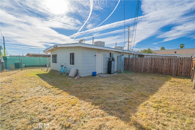 Detail Gallery Image 13 of 18 For 835 E Avenue Q, Palmdale,  CA 93550 - 2 Beds | 2 Baths