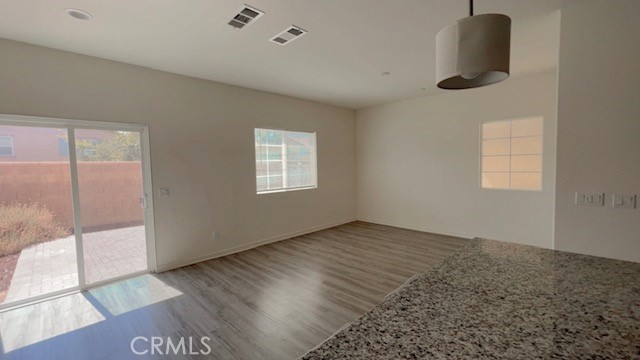 Detail Gallery Image 7 of 9 For 27377 Caprock Way, Moreno Valley,  CA 92555 - 3 Beds | 2/1 Baths