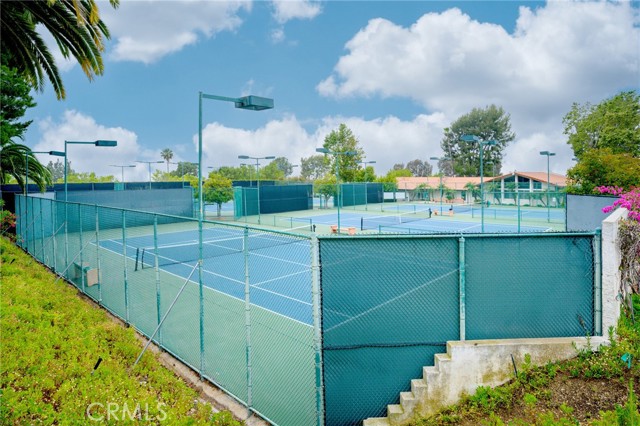 Detail Gallery Image 35 of 38 For 9555 via Venezia, Burbank,  CA 91504 - 3 Beds | 3 Baths