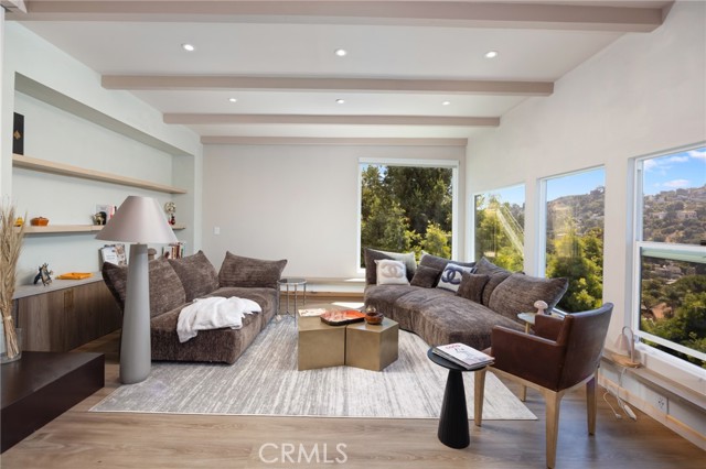 3233 Tareco Drive, Los Angeles CA: https://media.crmls.org/medias/7b731c24-6054-4fa4-9a55-41dab8fe6926.jpg