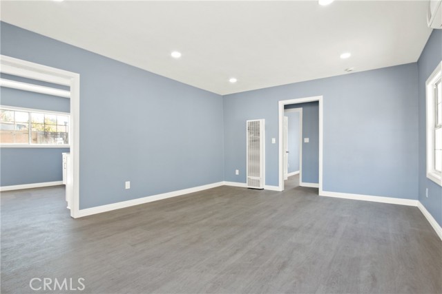 Detail Gallery Image 4 of 11 For 11648 208th St, Lakewood,  CA 90715 - 4 Beds | 2 Baths