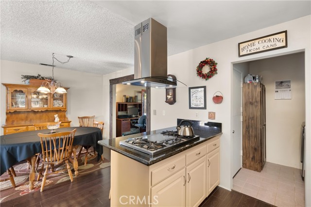 14432 Elmhurst Cir, Huntington Beach CA: https://media.crmls.org/medias/7b746cfe-01bc-4236-a91a-67f57bde525d.jpg