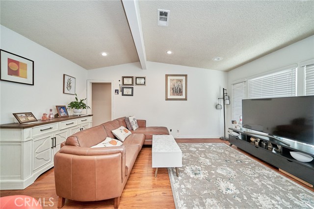 Detail Gallery Image 7 of 41 For 20017 Bernist Ave, Torrance,  CA 90503 - 3 Beds | 1 Baths