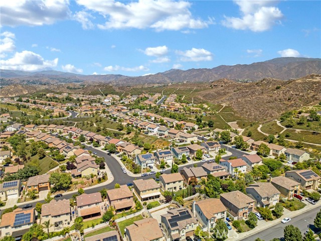 Detail Gallery Image 34 of 38 For 27027 Mountain Willow Ln, Canyon Country,  CA 91387 - 3 Beds | 2/1 Baths