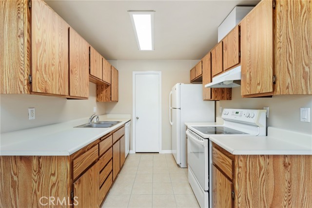 Detail Gallery Image 11 of 29 For 1549 Border Ave #G,  Corona,  CA 92882 - 1 Beds | 1 Baths