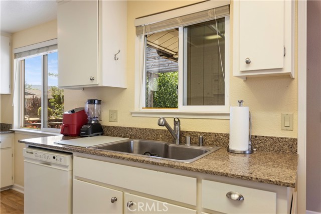 12855 Island Circle, Clearlake Oaks CA: https://media.crmls.org/medias/7b767847-8b72-4ce4-acf8-502cde648c41.jpg