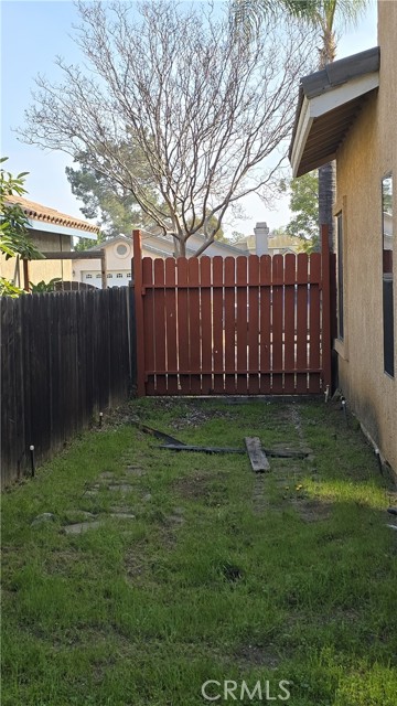 Detail Gallery Image 34 of 35 For 10387 Crossing Green Cir, Moreno Valley,  CA 92557 - 4 Beds | 2/1 Baths