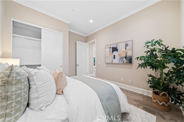 100 Viano, Irvine CA: https://media.crmls.org/medias/7b77018e-1cc6-4255-8488-111694d7e5b7.jpg