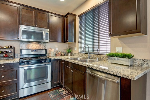 Detail Gallery Image 7 of 31 For 12001 Rock Creek Ct, Hawthorne,  CA 90250 - 4 Beds | 3 Baths
