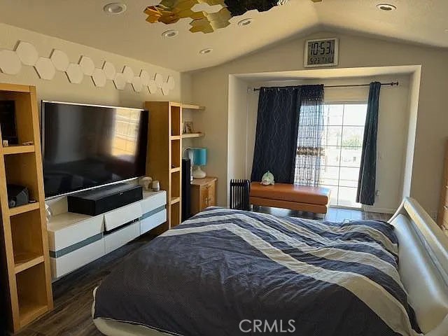 https://media.crmls.org/medias/7b77ae4c-1ac0-4352-86a9-92d1cb101221.jpg?preset=X-Large