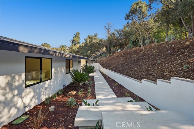 2115 E Santiago Street, Covina CA: https://media.crmls.org/medias/7b77f28b-502f-4420-af49-4deedcef3756.jpg