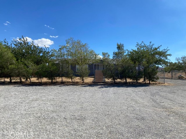 Detail Gallery Image 9 of 16 For 5050 Pearblossom Hwy, Palmdale,  CA 93552 - 5 Beds | 2 Baths