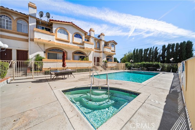 Detail Gallery Image 42 of 47 For 19950 Sherman Way Unit a a,  Winnetka,  CA 91306 - 3 Beds | 4 Baths