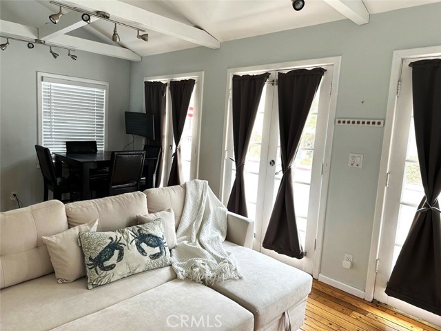 Detail Gallery Image 5 of 14 For 435 8th St, Hermosa Beach,  CA 90254 - 1 Beds | 1 Baths
