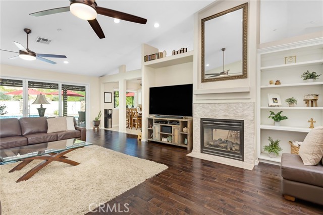 Detail Gallery Image 9 of 52 For 3009 Shadid, Colton,  CA 92324 - 5 Beds | 3/1 Baths