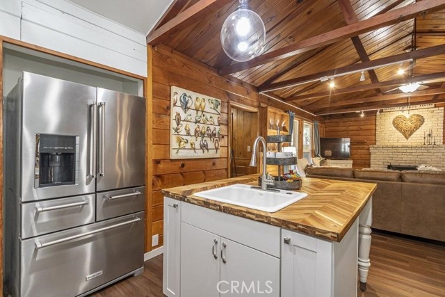 35853 Sierra Linda Drive, Wishon CA: https://media.crmls.org/medias/7b7905a8-ca98-4cef-a767-6b8dcbe11c00.jpg