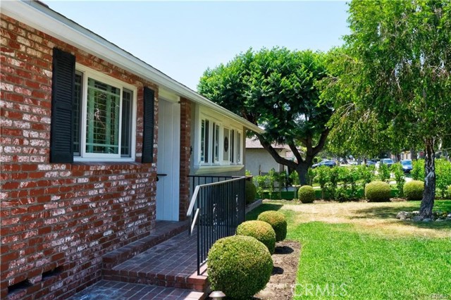 2031 Jolley Drive, Burbank CA: https://media.crmls.org/medias/7b795d9f-173b-43d9-8aa1-f732dd58e8af.jpg