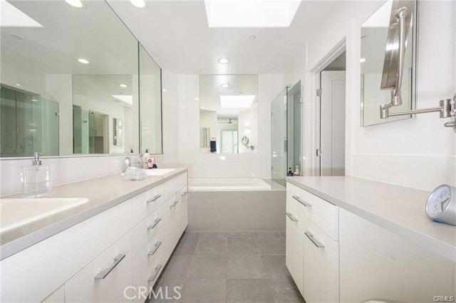 Detail Gallery Image 7 of 25 For 2233 Martin #318,  Irvine,  CA 92612 - 2 Beds | 2 Baths
