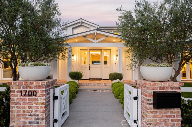 Detail Gallery Image 4 of 31 For 1700 Highland Dr, Newport Beach,  CA 92660 - 5 Beds | 6/1 Baths