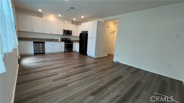 Detail Gallery Image 6 of 20 For 24709 6th St, San Bernardino,  CA 92410 - 3 Beds | 3 Baths