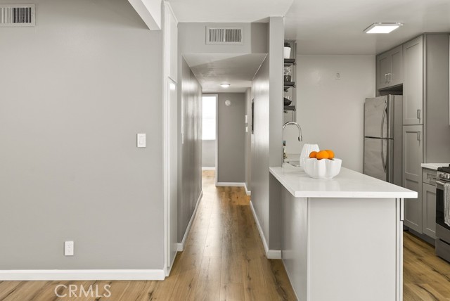 Detail Gallery Image 15 of 34 For 18620 Hatteras Street #223,  Tarzana,  CA 91356 - 3 Beds | 2 Baths