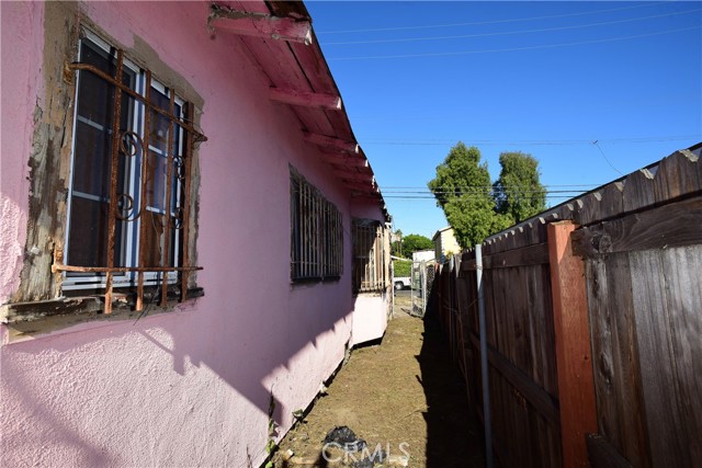 Detail Gallery Image 19 of 21 For 142 W 58th, Los Angeles,  CA 90037 - 2 Beds | 1 Baths