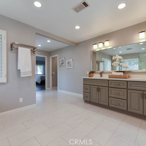 7b7cbdc2 29ec 463d B296 044e65481464