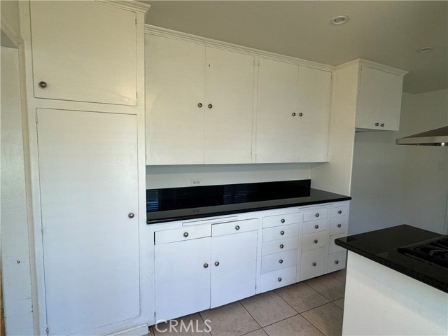 Detail Gallery Image 14 of 56 For 23221 Burbank Bld, Woodland Hills,  CA 91367 - 3 Beds | 2 Baths