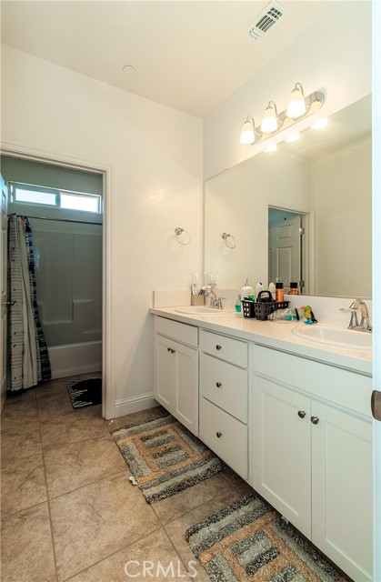Detail Gallery Image 34 of 43 For 2698 N Arroyo Ave, Fresno,  CA 93727 - 5 Beds | 3/1 Baths