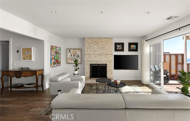 Detail Gallery Image 13 of 52 For 35661 Beach Rd, Dana Point,  CA 92624 - 4 Beds | 3/1 Baths