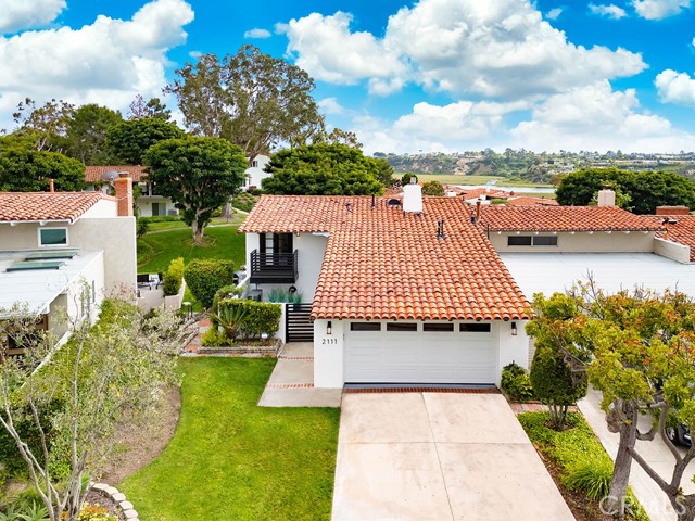 2111 Vista Entrada, Newport Beach CA: https://media.crmls.org/medias/7b7e83f5-b430-4ebb-aa52-627cc3c4c6c4.jpg