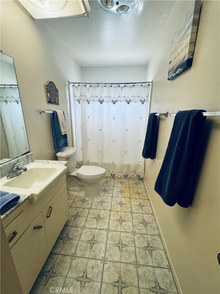 https://media.crmls.org/medias/7b7ed26c-4e68-4e79-bb44-e846cbdbaa5b.jpg?preset=X-Large
