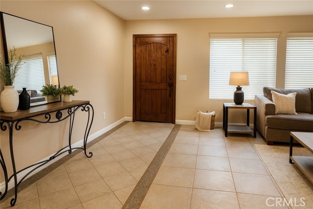 Detail Gallery Image 8 of 39 For 2559 Gilbert Ave, Corona,  CA 92881 - 5 Beds | 4 Baths