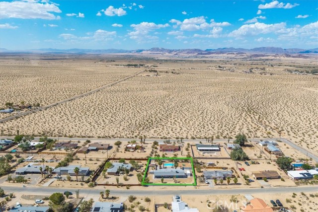 73028 Manana Drive, 29 Palms CA: https://media.crmls.org/medias/7b7f4890-ef25-41e2-9f94-ab1a9081ff1d.jpg