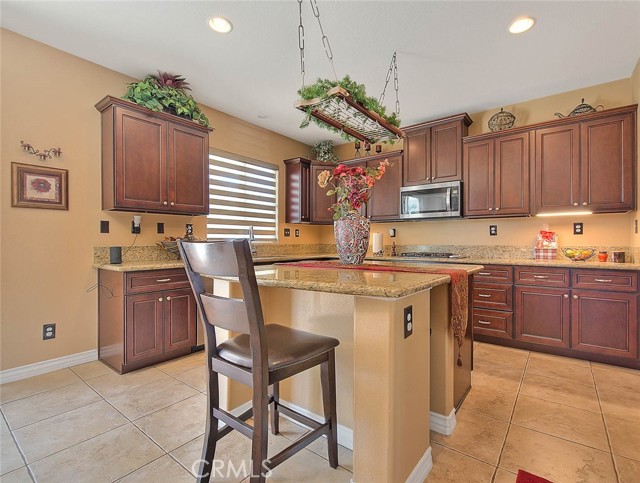 Detail Gallery Image 15 of 68 For 6681 Moonriver St, Corona,  CA 91752 - 5 Beds | 3/1 Baths