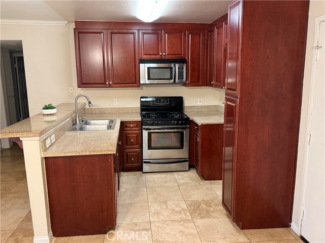 Detail Gallery Image 9 of 17 For 5510 Owensmouth Ave #120,  Woodland Hills,  CA 91367 - 3 Beds | 2 Baths