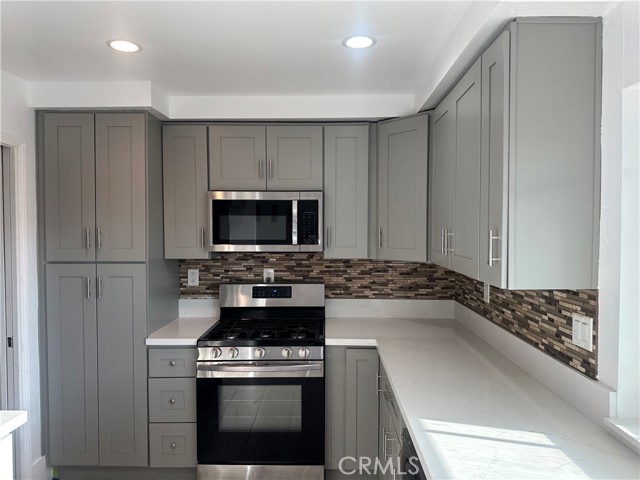 Detail Gallery Image 2 of 2 For 11263 Knott Ave, Cypress,  CA 90630 - 3 Beds | 2/1 Baths