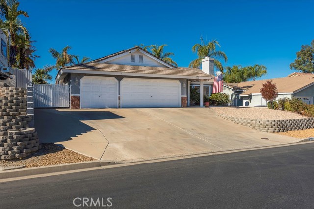 Detail Gallery Image 2 of 41 For 23116 Compass Dr, Canyon Lake,  CA 92587 - 3 Beds | 2 Baths