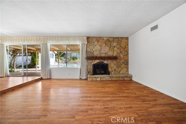 152 East Avenida De Los Arboles photo 4