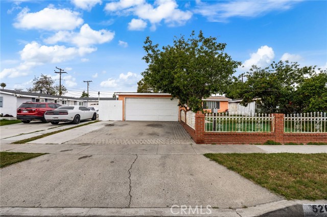 Detail Gallery Image 2 of 41 For 526 Nottingham Ave, Santa Ana,  CA 92703 - 4 Beds | 2 Baths