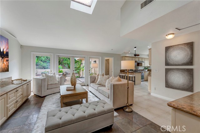 Detail Gallery Image 7 of 45 For 18862 via Palatino, Irvine,  CA 92603 - 4 Beds | 3 Baths