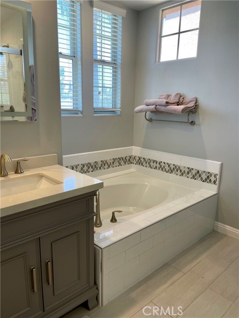 Detail Gallery Image 7 of 16 For 10000 Reseda Bld a,  Northridge,  CA 91324 - 4 Beds | 2/1 Baths