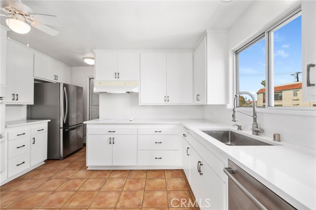 Detail Gallery Image 6 of 30 For 2302 E 2nd St 3a,  Long Beach,  CA 90803 - 3 Beds | 2 Baths