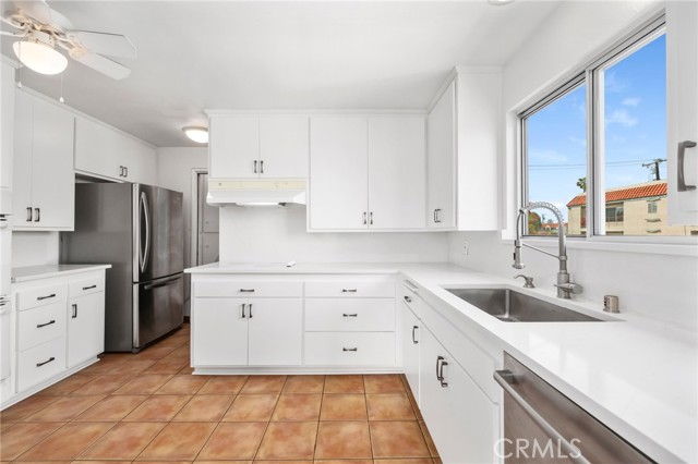 Detail Gallery Image 6 of 30 For 2302 E 2nd St 3a,  Long Beach,  CA 90803 - 3 Beds | 2 Baths