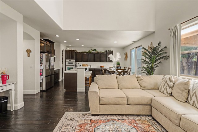 Detail Gallery Image 12 of 54 For 2001 Sola Ct, Atwater,  CA 95301 - 5 Beds | 3/1 Baths