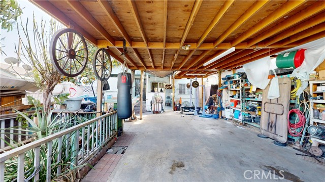 1726 E 47th Street, Los Angeles CA: https://media.crmls.org/medias/7b86000e-3b2c-43e9-a821-3f8673d851c1.jpg