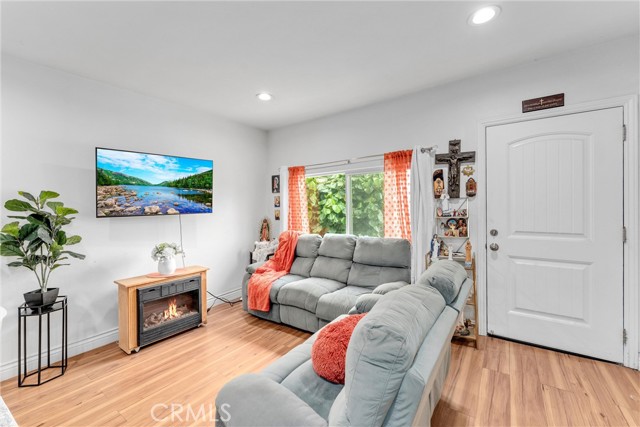 Detail Gallery Image 7 of 39 For 22419 Horst Ave, Hawaiian Gardens,  CA 90716 - 4 Beds | 2 Baths