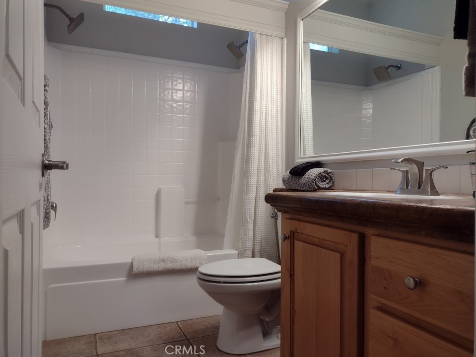 https://media.crmls.org/medias/7b86a415-c5e4-463d-9b5d-76b6246ef352.jpg?preset=X-Large